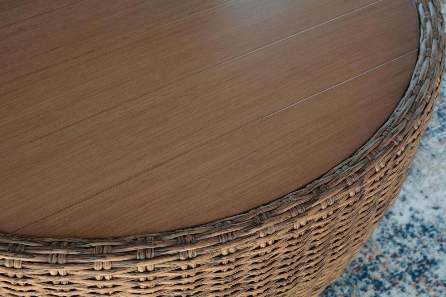 Double Point Round Cocktail Table