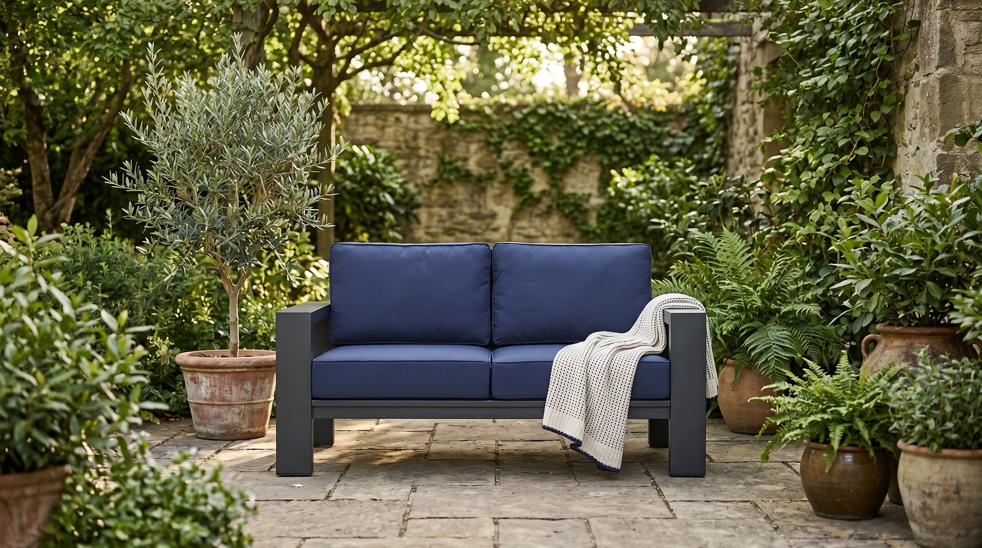 Kai Aluminum Loveseat – Graphite Gray lifestyle